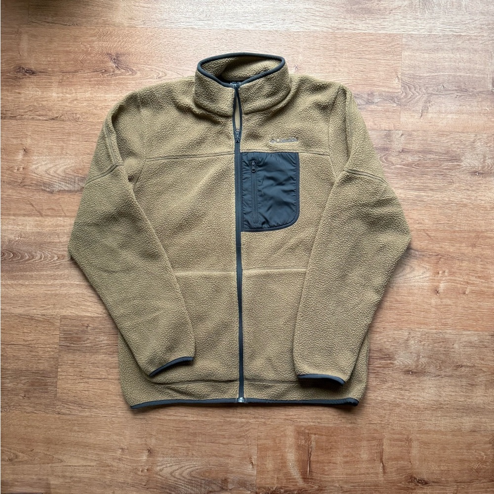 Columbia Outdoor Fleece Jacket in gray/Tan with Chest Pocket
